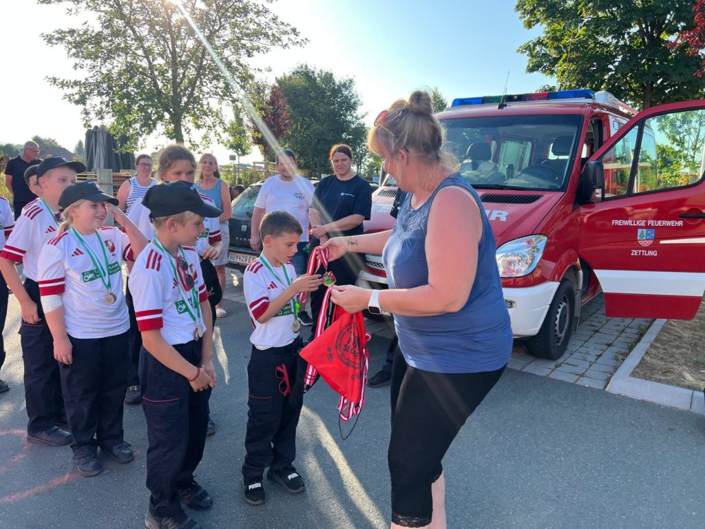 Feuerwehrjugend Zettling beim Bereichsfeuerwehrjugend-Bewerbsspiel 2025 in Kumberg – erfolgreich mit vier Gruppen in den Kategorien Bronze und Silber vertreten