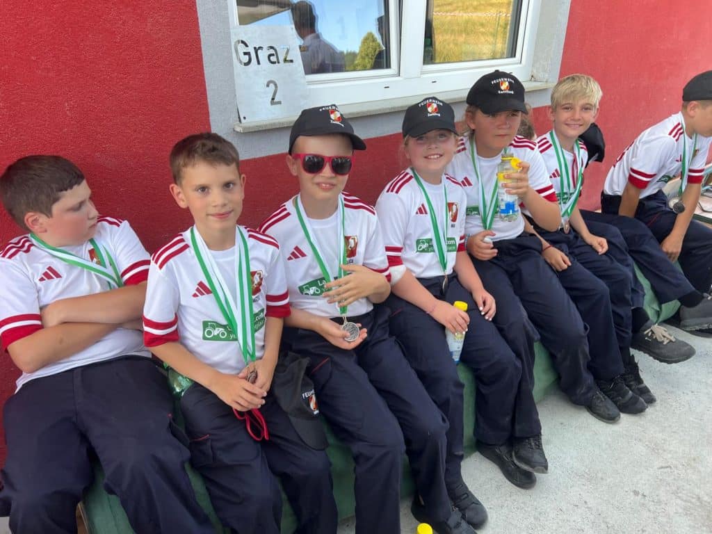 Feuerwehrjugend Zettling beim Bereichsfeuerwehrjugend-Bewerbsspiel 2025 in Kumberg – erfolgreich mit vier Gruppen in den Kategorien Bronze und Silber vertreten