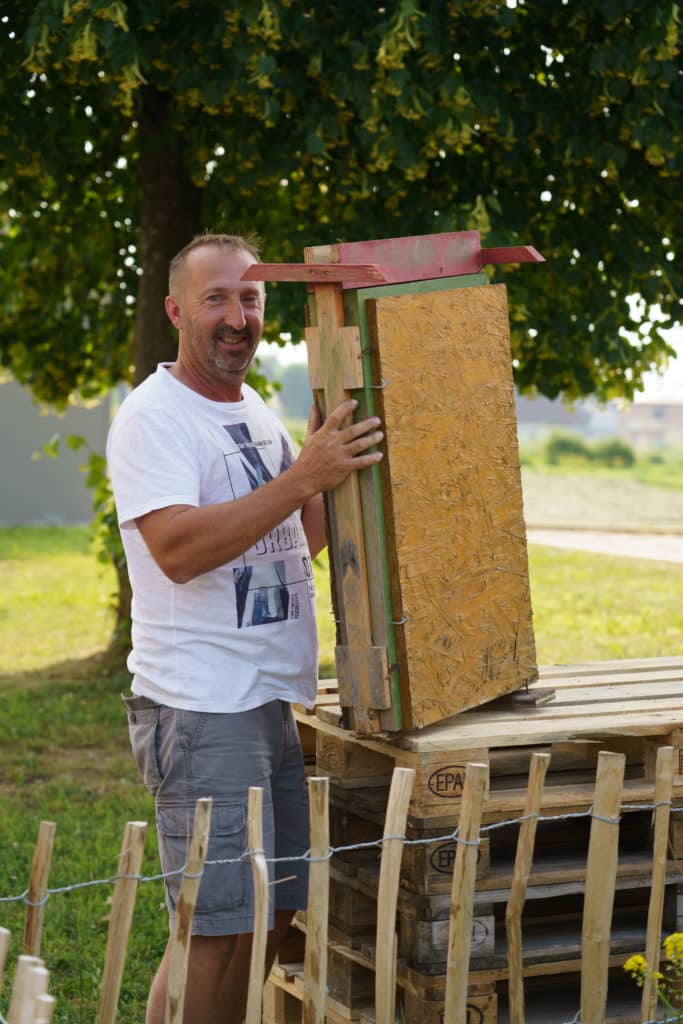 Abschlussfeier der Bienenwiese der Feuerwehrjugend Zettling am 11. Juni 2025 – mit Unterstützern, Sponsoren, Bürgermeister Dr. Matthias Pokorn, Vizebürgermeisterin Ingrid Baumhackl und gemütlichem Ausklang an der Feuerschale