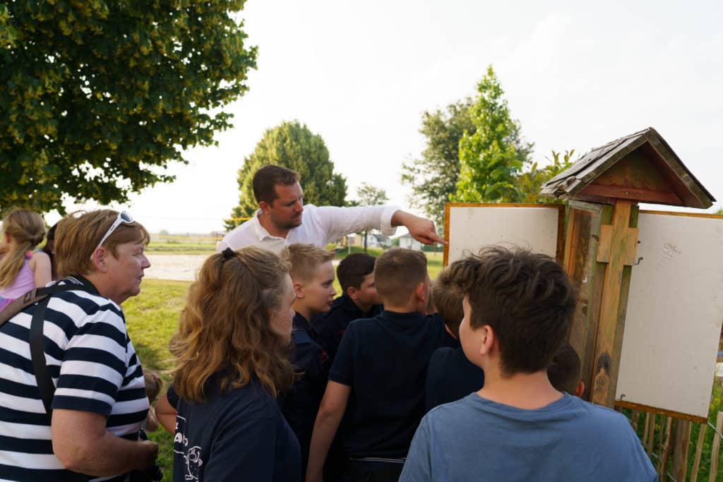 Abschlussfeier der Bienenwiese der Feuerwehrjugend Zettling am 11. Juni 2025 – mit Unterstützern, Sponsoren, Bürgermeister Dr. Matthias Pokorn, Vizebürgermeisterin Ingrid Baumhackl und gemütlichem Ausklang an der Feuerschale
