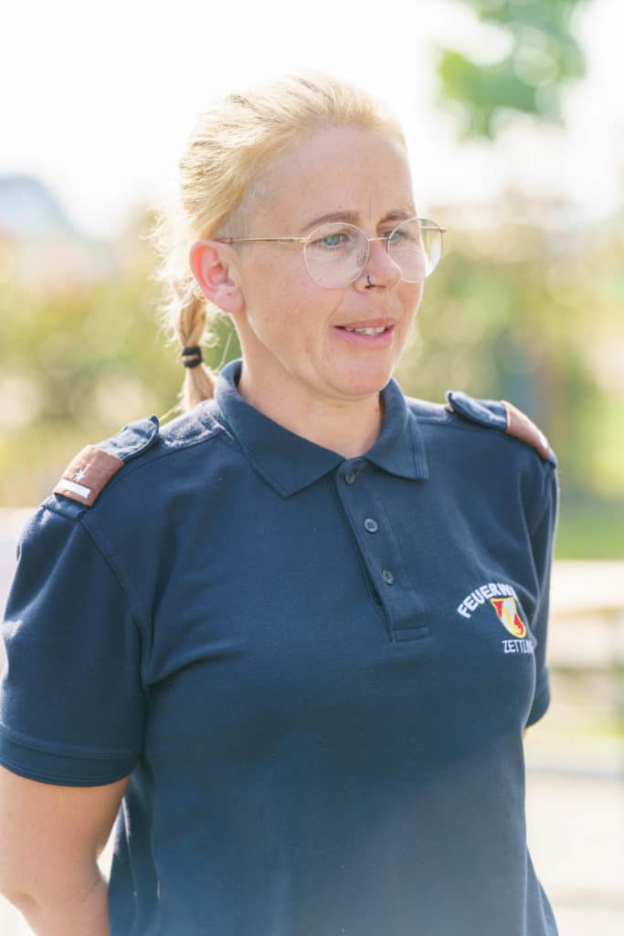 Abschlussfeier der Bienenwiese der Feuerwehrjugend Zettling am 11. Juni 2025 – mit Unterstützern, Sponsoren, Bürgermeister Dr. Matthias Pokorn, Vizebürgermeisterin Ingrid Baumhackl und gemütlichem Ausklang an der Feuerschale