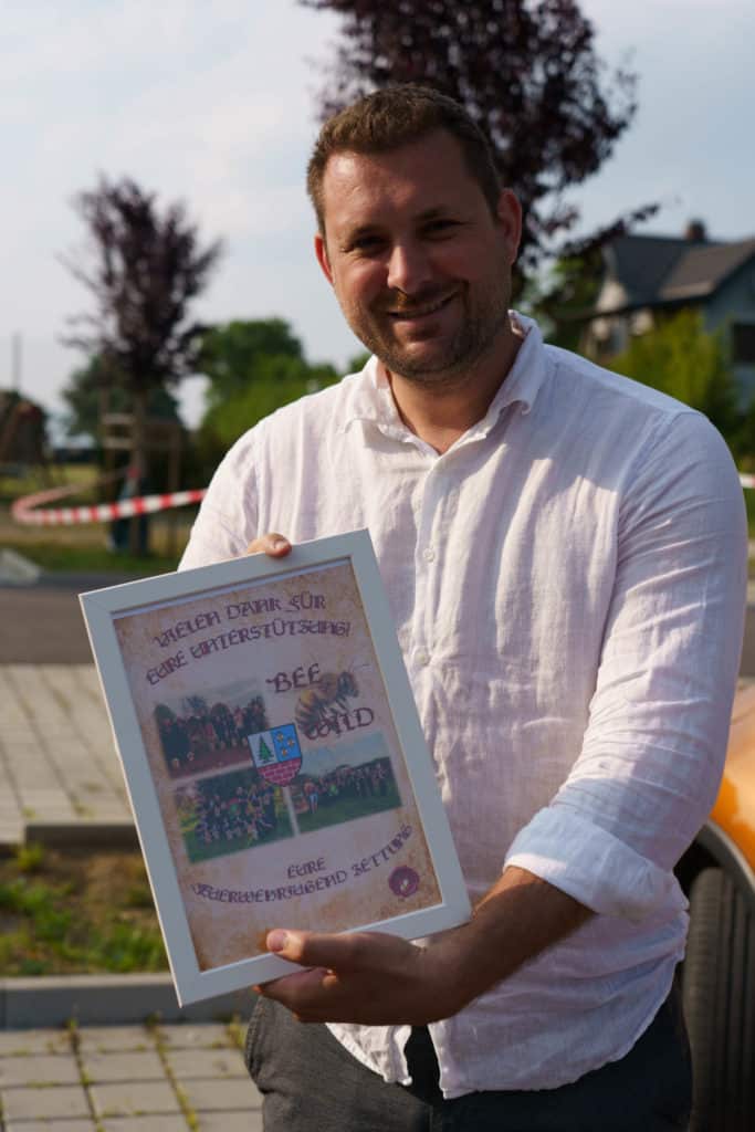 Abschlussfeier der Bienenwiese der Feuerwehrjugend Zettling am 11. Juni 2025 – mit Unterstützern, Sponsoren, Bürgermeister Dr. Matthias Pokorn, Vizebürgermeisterin Ingrid Baumhackl und gemütlichem Ausklang an der Feuerschale