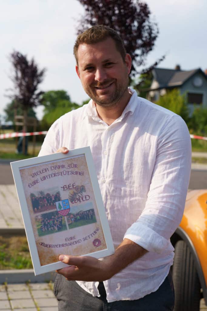 Abschlussfeier der Bienenwiese der Feuerwehrjugend Zettling am 11. Juni 2025 – mit Unterstützern, Sponsoren, Bürgermeister Dr. Matthias Pokorn, Vizebürgermeisterin Ingrid Baumhackl und gemütlichem Ausklang an der Feuerschale