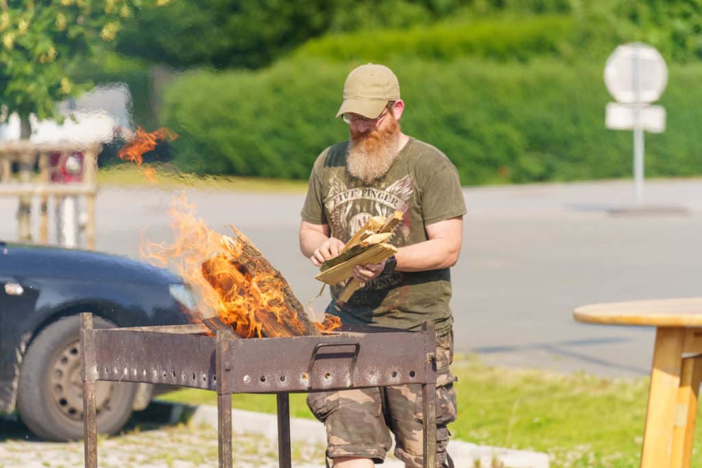 Abschlussfeier der Bienenwiese der Feuerwehrjugend Zettling am 11. Juni 2025 – mit Unterstützern, Sponsoren, Bürgermeister Dr. Matthias Pokorn, Vizebürgermeisterin Ingrid Baumhackl und gemütlichem Ausklang an der Feuerschale