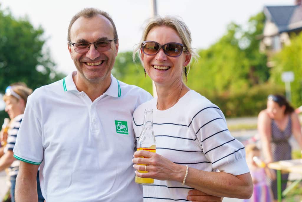 Abschlussfeier der Bienenwiese der Feuerwehrjugend Zettling am 11. Juni 2025 – mit Unterstützern, Sponsoren, Bürgermeister Dr. Matthias Pokorn, Vizebürgermeisterin Ingrid Baumhackl und gemütlichem Ausklang an der Feuerschale