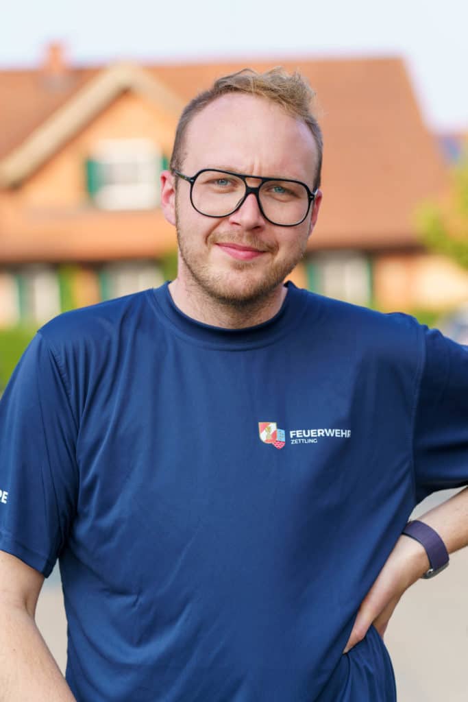 Abschlussfeier der Bienenwiese der Feuerwehrjugend Zettling am 11. Juni 2025 – mit Unterstützern, Sponsoren, Bürgermeister Dr. Matthias Pokorn, Vizebürgermeisterin Ingrid Baumhackl und gemütlichem Ausklang an der Feuerschale