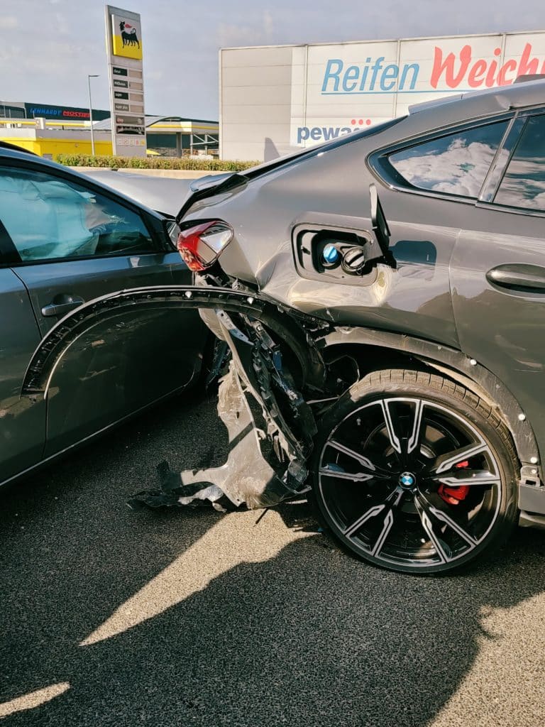 Einsatzkräfte der Feuerwehren Zettling und Unterpremstätten beim gemeinsamen Einsatz auf der A9 – Verkehrsunfall mit verletzten Personen, technische Hilfeleistung und Verkehrssicherung