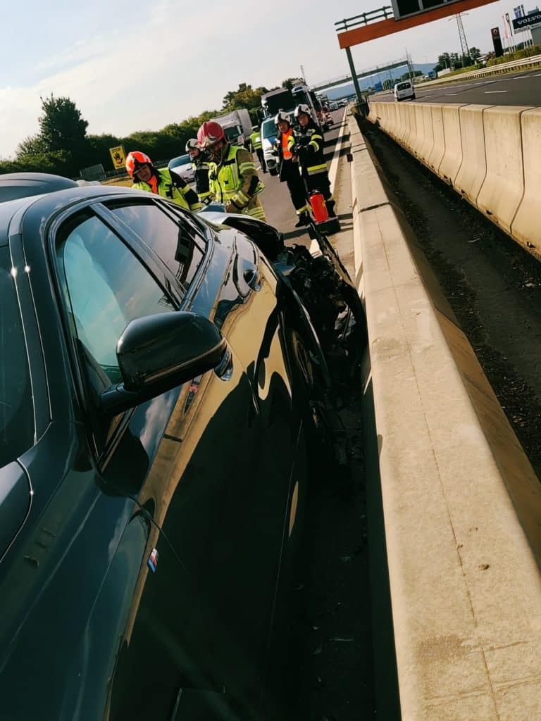 Einsatzkräfte der Feuerwehren Zettling und Unterpremstätten beim gemeinsamen Einsatz auf der A9 – Verkehrsunfall mit verletzten Personen, technische Hilfeleistung und Verkehrssicherung