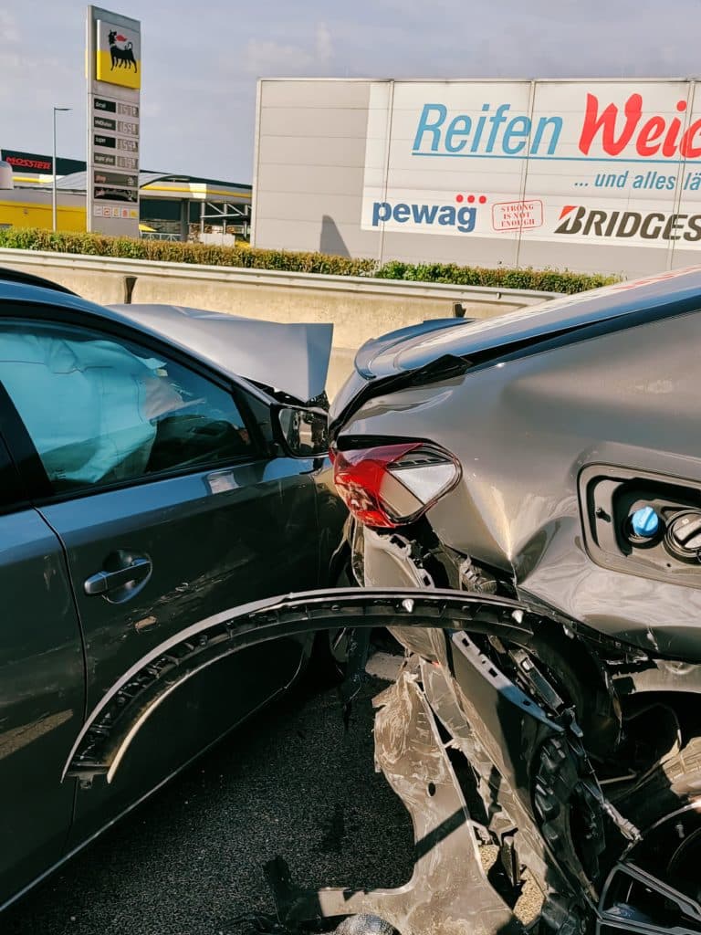 Einsatzkräfte der Feuerwehren Zettling und Unterpremstätten beim gemeinsamen Einsatz auf der A9 – Verkehrsunfall mit verletzten Personen, technische Hilfeleistung und Verkehrssicherung