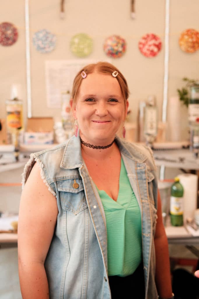 Feuerwehr Zettling bei der 90er-Party 2025 – Gäste, Musik von Robert Eberhardt, Bar, Tombola und ausgelassene Stimmung beim Festgelände in Premstätten