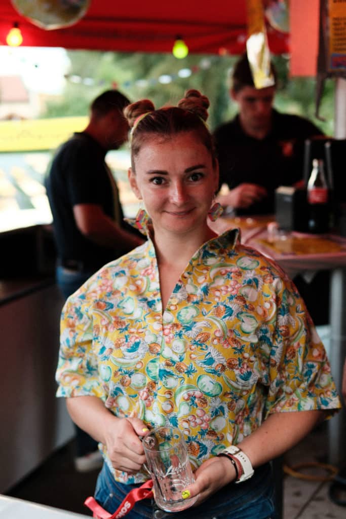 Feuerwehr Zettling bei der 90er-Party 2025 – Gäste, Musik von Robert Eberhardt, Bar, Tombola und ausgelassene Stimmung beim Festgelände in Premstätten