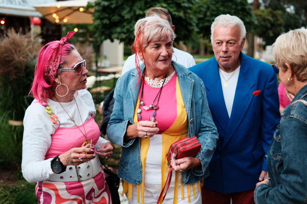 Feuerwehr Zettling bei der 90er-Party 2025 – Gäste, Musik von Robert Eberhardt, Bar, Tombola und ausgelassene Stimmung beim Festgelände in Premstätten