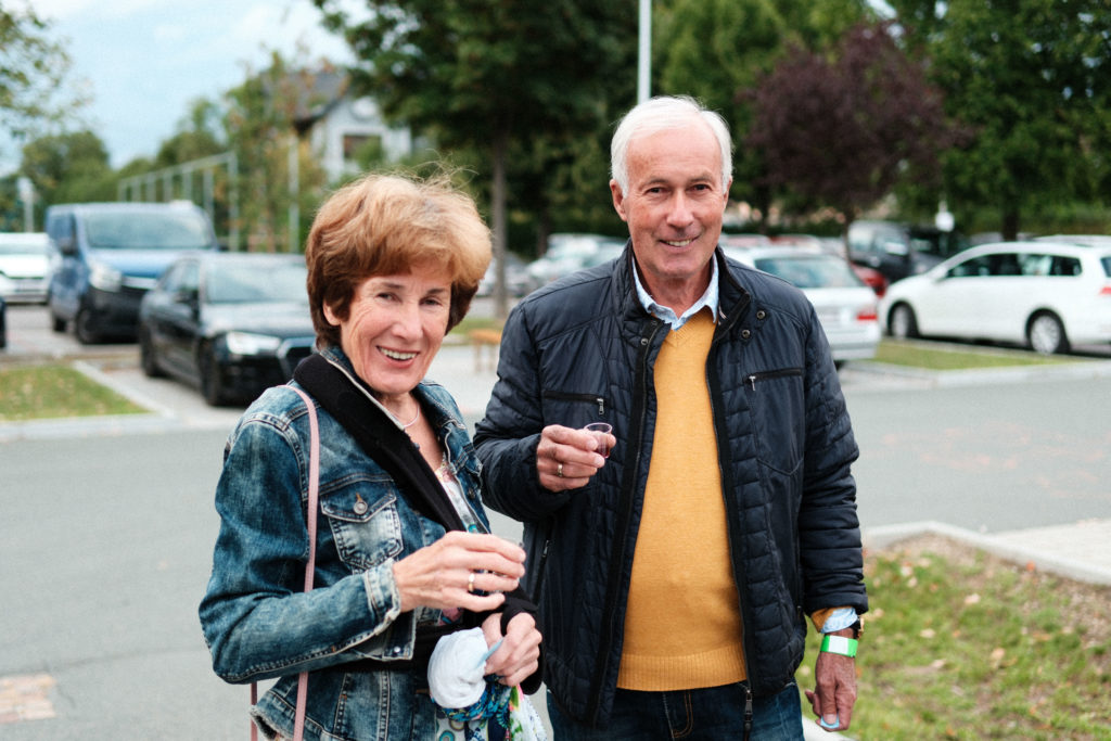 Feuerwehr Zettling bei der 90er-Party 2025 – Gäste, Musik von Robert Eberhardt, Bar, Tombola und ausgelassene Stimmung beim Festgelände in Premstätten