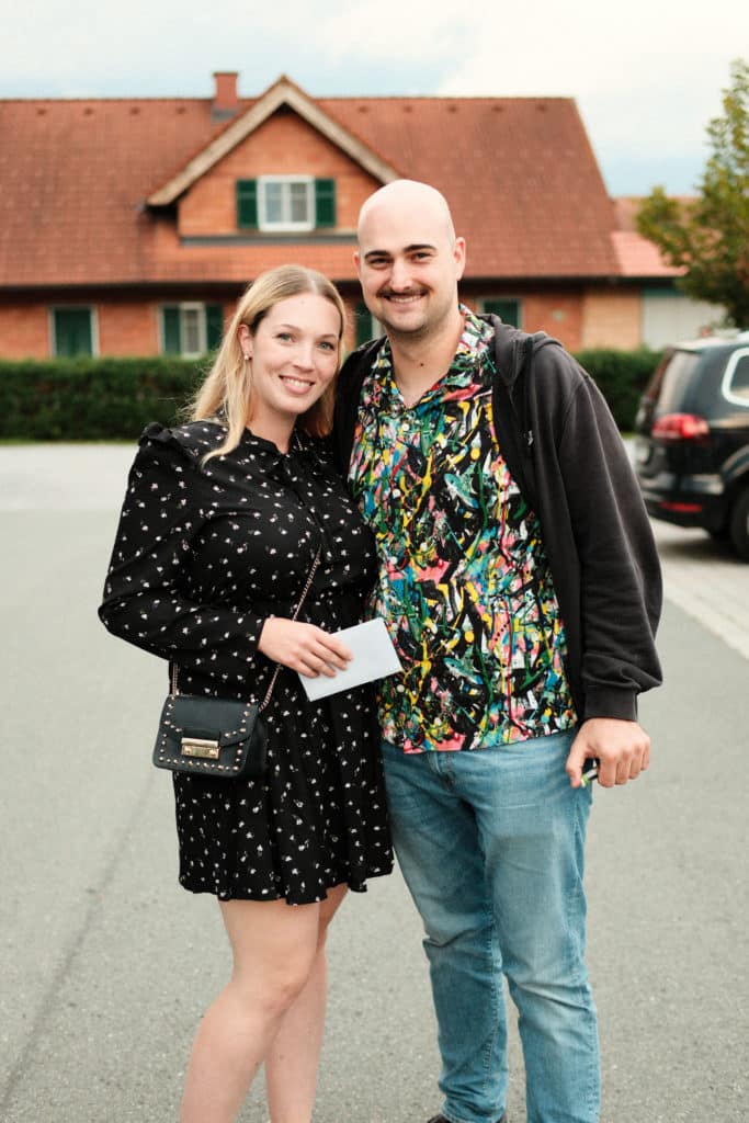 Feuerwehr Zettling bei der 90er-Party 2025 – Gäste, Musik von Robert Eberhardt, Bar, Tombola und ausgelassene Stimmung beim Festgelände in Premstätten