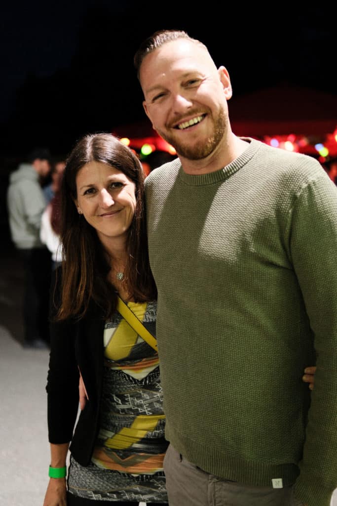 Feuerwehr Zettling bei der 90er-Party 2025 – Gäste, Musik von Robert Eberhardt, Bar, Tombola und ausgelassene Stimmung beim Festgelände in Premstätten