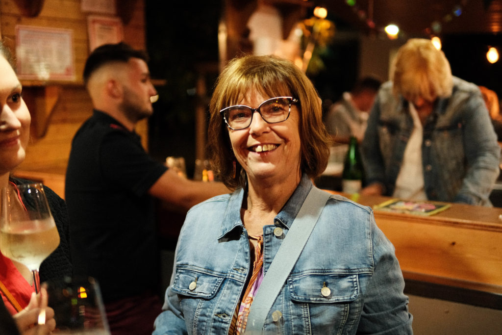 Feuerwehr Zettling bei der 90er-Party 2025 – Gäste, Musik von Robert Eberhardt, Bar, Tombola und ausgelassene Stimmung beim Festgelände in Premstätten