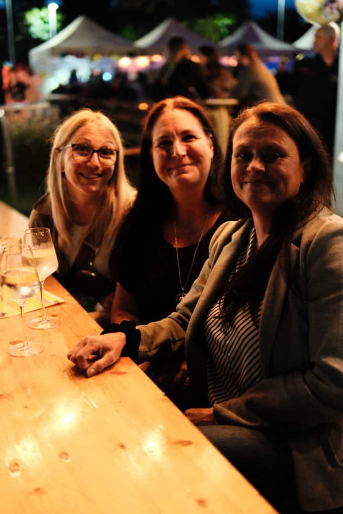 Feuerwehr Zettling bei der 90er-Party 2025 – Gäste, Musik von Robert Eberhardt, Bar, Tombola und ausgelassene Stimmung beim Festgelände in Premstätten