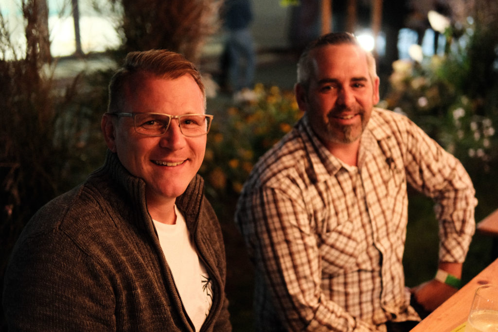 Feuerwehr Zettling bei der 90er-Party 2025 – Gäste, Musik von Robert Eberhardt, Bar, Tombola und ausgelassene Stimmung beim Festgelände in Premstätten