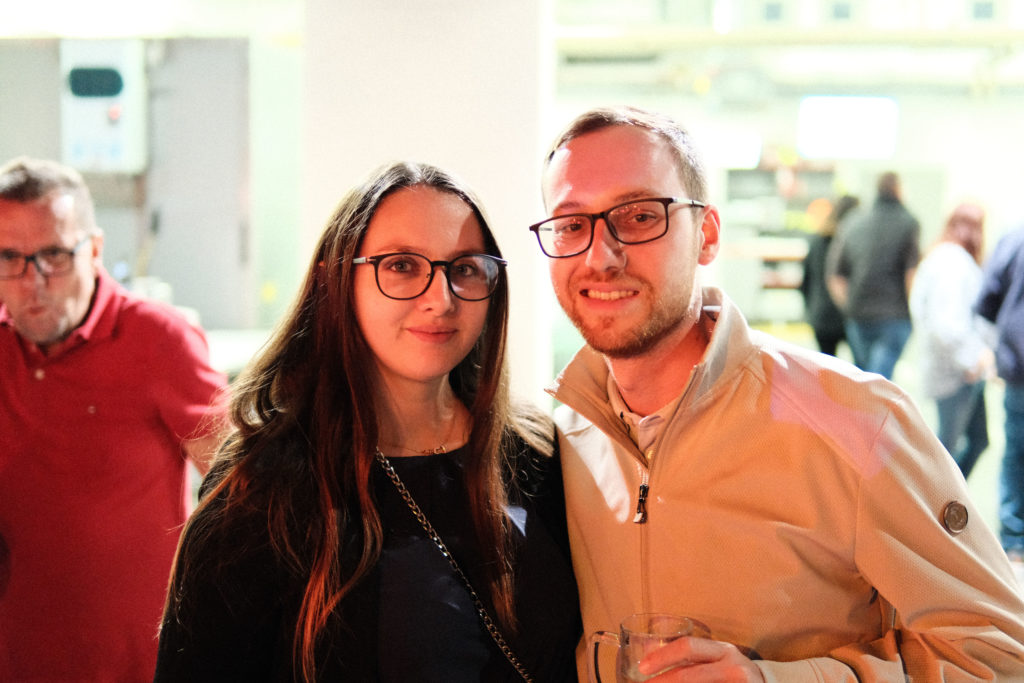 Feuerwehr Zettling bei der 90er-Party 2025 – Gäste, Musik von Robert Eberhardt, Bar, Tombola und ausgelassene Stimmung beim Festgelände in Premstätten