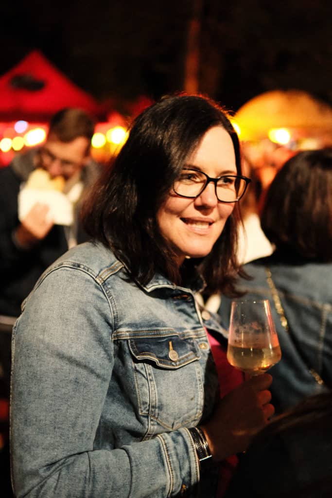 Feuerwehr Zettling bei der 90er-Party 2025 – Gäste, Musik von Robert Eberhardt, Bar, Tombola und ausgelassene Stimmung beim Festgelände in Premstätten