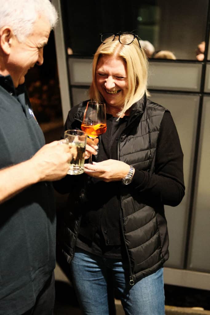 Feuerwehr Zettling bei der 90er-Party 2025 – Gäste, Musik von Robert Eberhardt, Bar, Tombola und ausgelassene Stimmung beim Festgelände in Premstätten