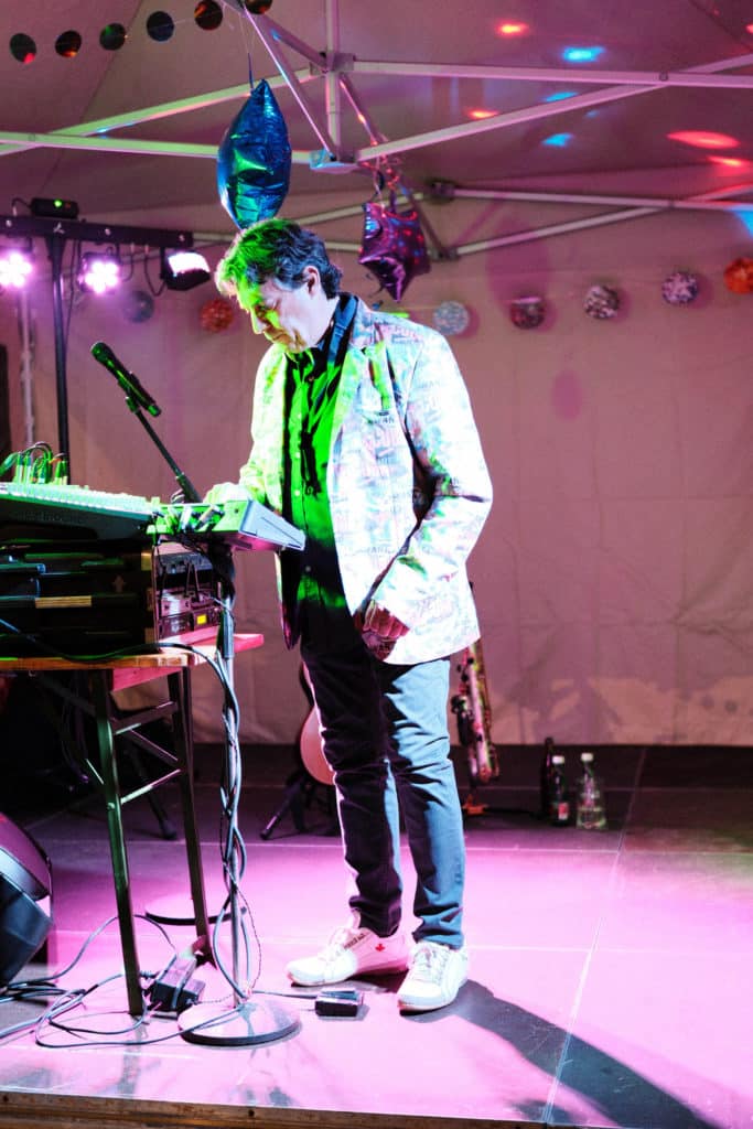 Feuerwehr Zettling bei der 90er-Party 2025 – Gäste, Musik von Robert Eberhardt, Bar, Tombola und ausgelassene Stimmung beim Festgelände in Premstätten