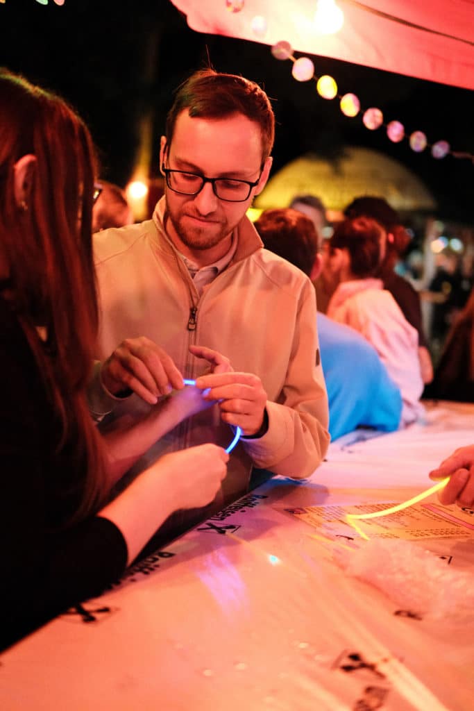 Feuerwehr Zettling bei der 90er-Party 2025 – Gäste, Musik von Robert Eberhardt, Bar, Tombola und ausgelassene Stimmung beim Festgelände in Premstätten