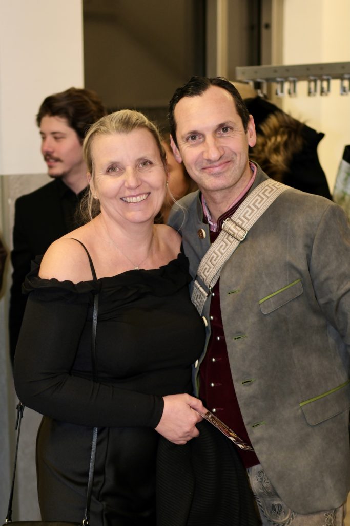 Feuer & Flamme – Eindrücke vom Ball der Freiwilligen Feuerwehr Zettling im Festsaal mit Musik, Tanz und ausgelassener Stimmung