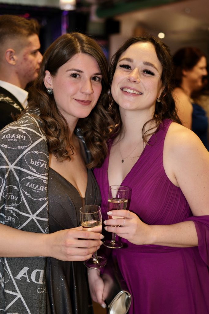 Feuer & Flamme – Eindrücke vom Ball der Freiwilligen Feuerwehr Zettling im Festsaal mit Musik, Tanz und ausgelassener Stimmung