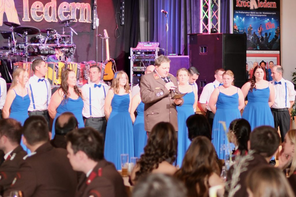 Feuer & Flamme – Eindrücke vom Ball der Freiwilligen Feuerwehr Zettling im Festsaal mit Musik, Tanz und ausgelassener Stimmung