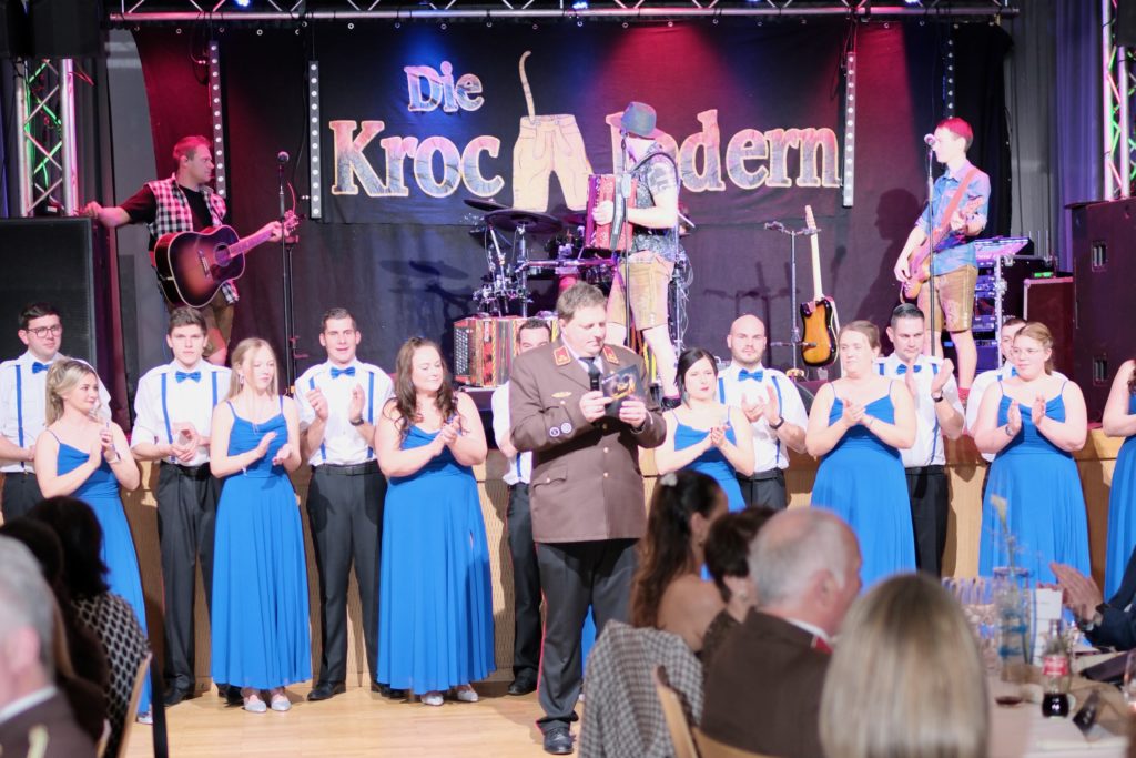 Feuer & Flamme – Eindrücke vom Ball der Freiwilligen Feuerwehr Zettling im Festsaal mit Musik, Tanz und ausgelassener Stimmung