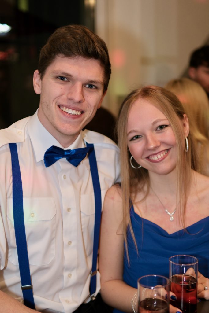 Feuer & Flamme – Eindrücke vom Ball der Freiwilligen Feuerwehr Zettling im Festsaal mit Musik, Tanz und ausgelassener Stimmung