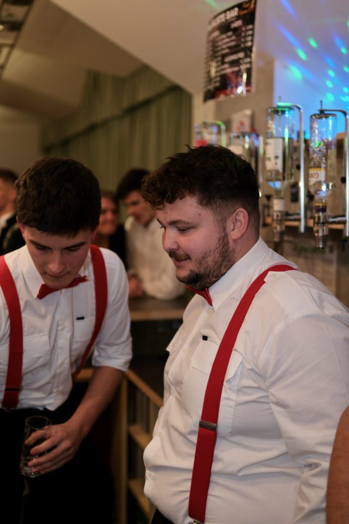 Feuer & Flamme – Eindrücke vom Ball der Freiwilligen Feuerwehr Zettling im Festsaal mit Musik, Tanz und ausgelassener Stimmung