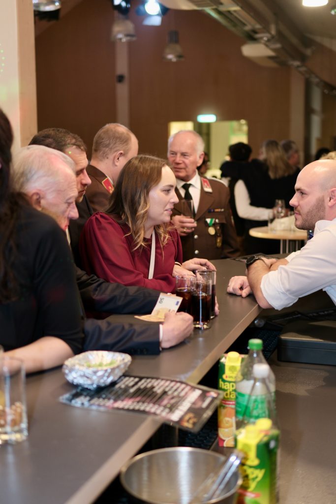Feuer & Flamme – Eindrücke vom Ball der Freiwilligen Feuerwehr Zettling im Festsaal mit Musik, Tanz und ausgelassener Stimmung