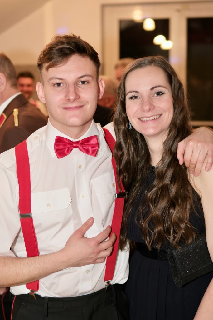 Feuer & Flamme – Eindrücke vom Ball der Freiwilligen Feuerwehr Zettling im Festsaal mit Musik, Tanz und ausgelassener Stimmung