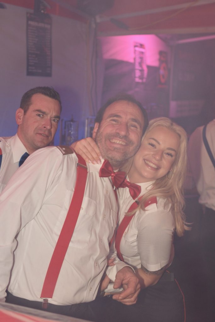 Feuer & Flamme – Eindrücke vom Ball der Freiwilligen Feuerwehr Zettling im Festsaal mit Musik, Tanz und ausgelassener Stimmung