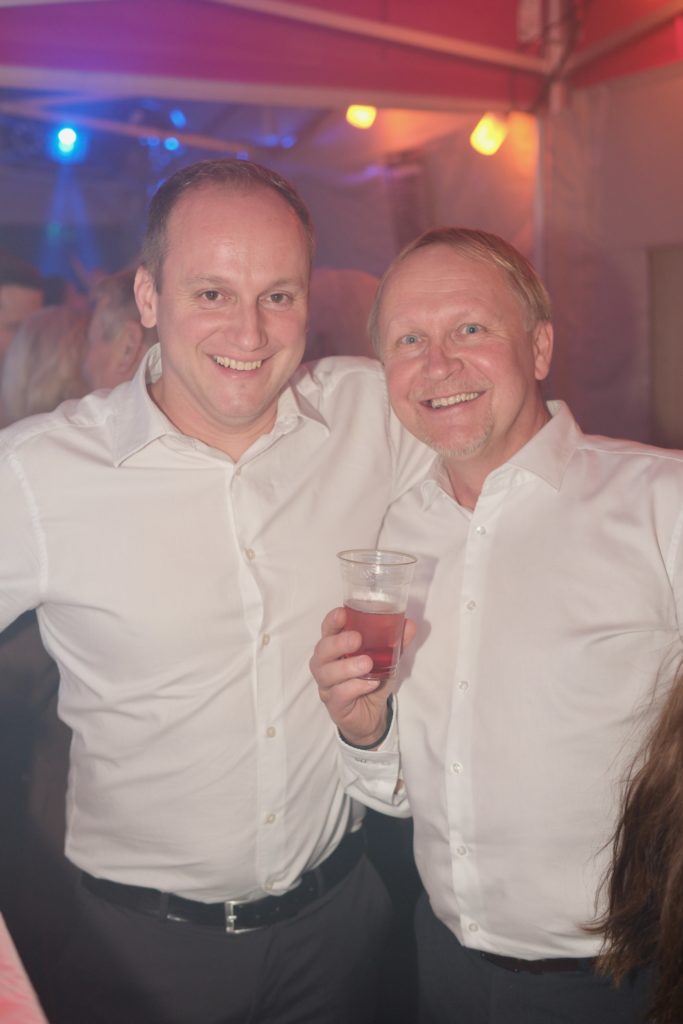 Feuer & Flamme – Eindrücke vom Ball der Freiwilligen Feuerwehr Zettling im Festsaal mit Musik, Tanz und ausgelassener Stimmung