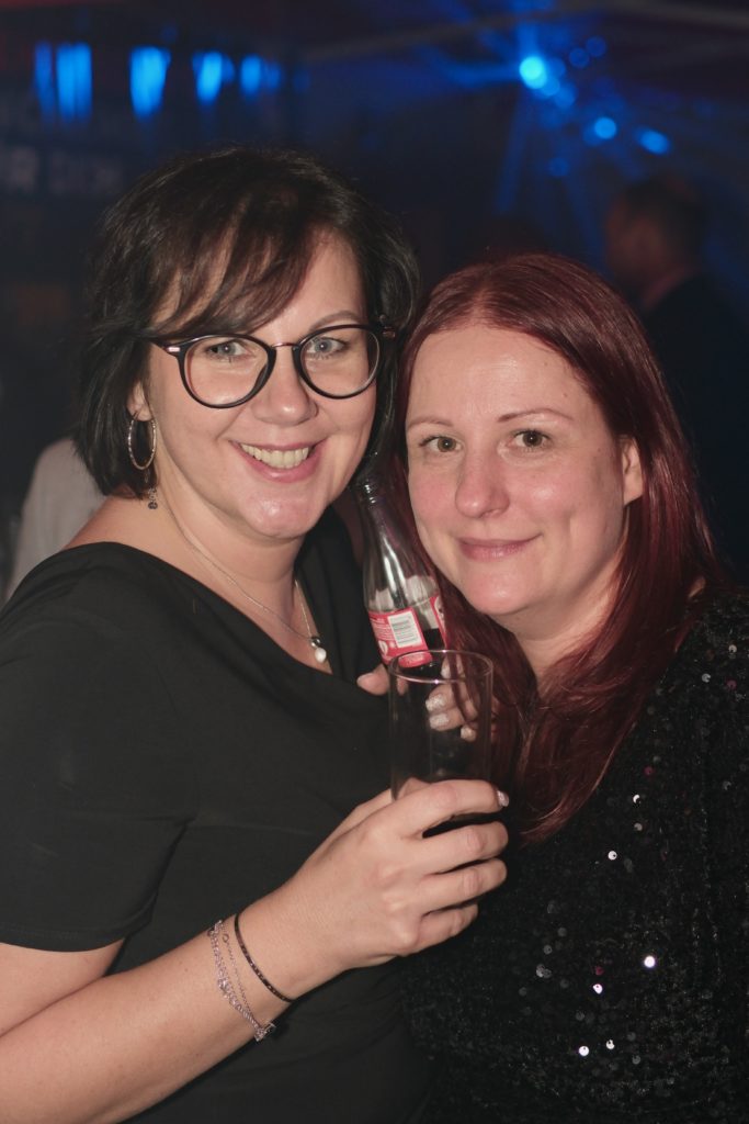 Feuer & Flamme – Eindrücke vom Ball der Freiwilligen Feuerwehr Zettling im Festsaal mit Musik, Tanz und ausgelassener Stimmung