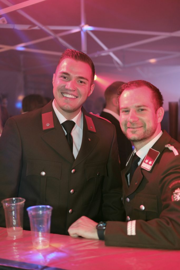 Feuer & Flamme – Eindrücke vom Ball der Freiwilligen Feuerwehr Zettling im Festsaal mit Musik, Tanz und ausgelassener Stimmung