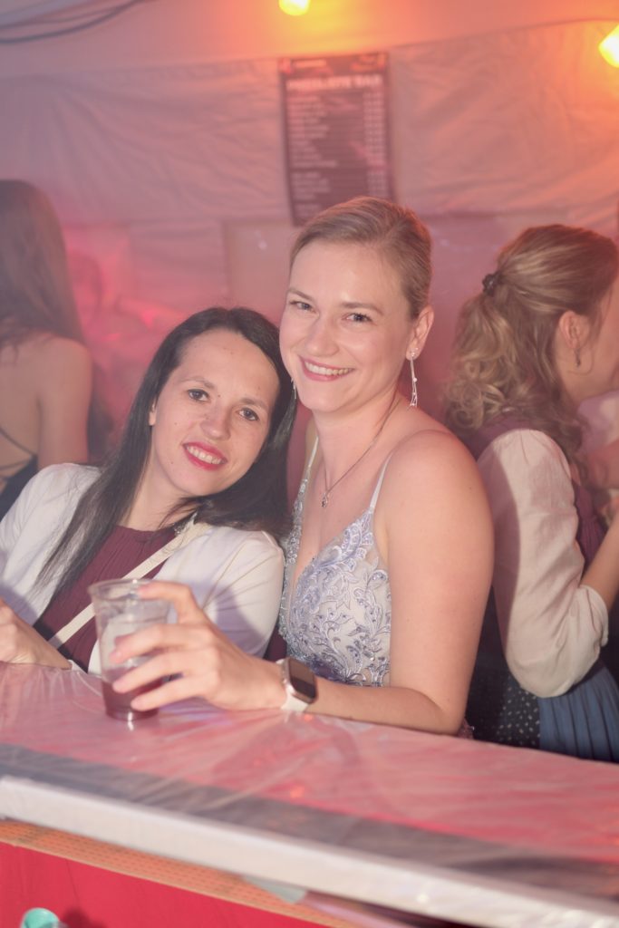 Feuer & Flamme – Eindrücke vom Ball der Freiwilligen Feuerwehr Zettling im Festsaal mit Musik, Tanz und ausgelassener Stimmung