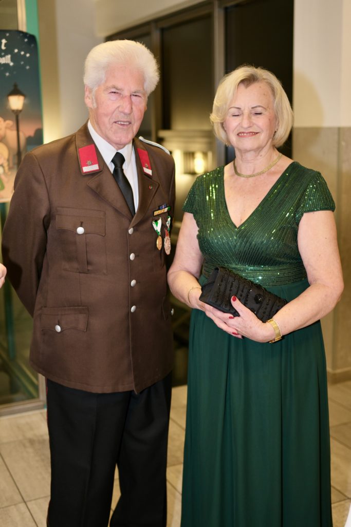 Feuer & Flamme – Eindrücke vom Ball der Freiwilligen Feuerwehr Zettling im Festsaal mit Musik, Tanz und ausgelassener Stimmung