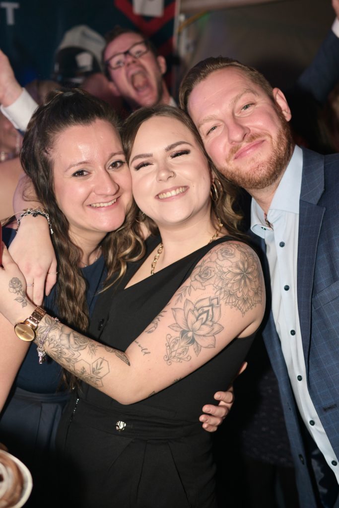 Feuer & Flamme – Eindrücke vom Ball der Freiwilligen Feuerwehr Zettling im Festsaal mit Musik, Tanz und ausgelassener Stimmung