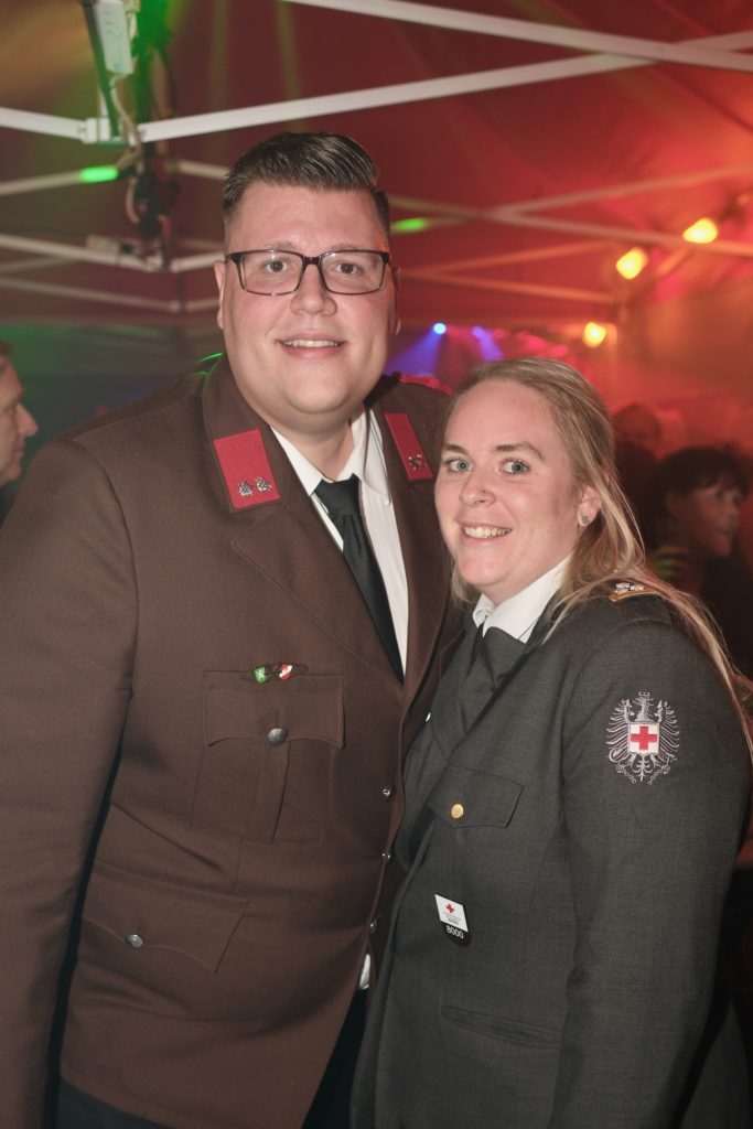 Feuer & Flamme – Eindrücke vom Ball der Freiwilligen Feuerwehr Zettling im Festsaal mit Musik, Tanz und ausgelassener Stimmung