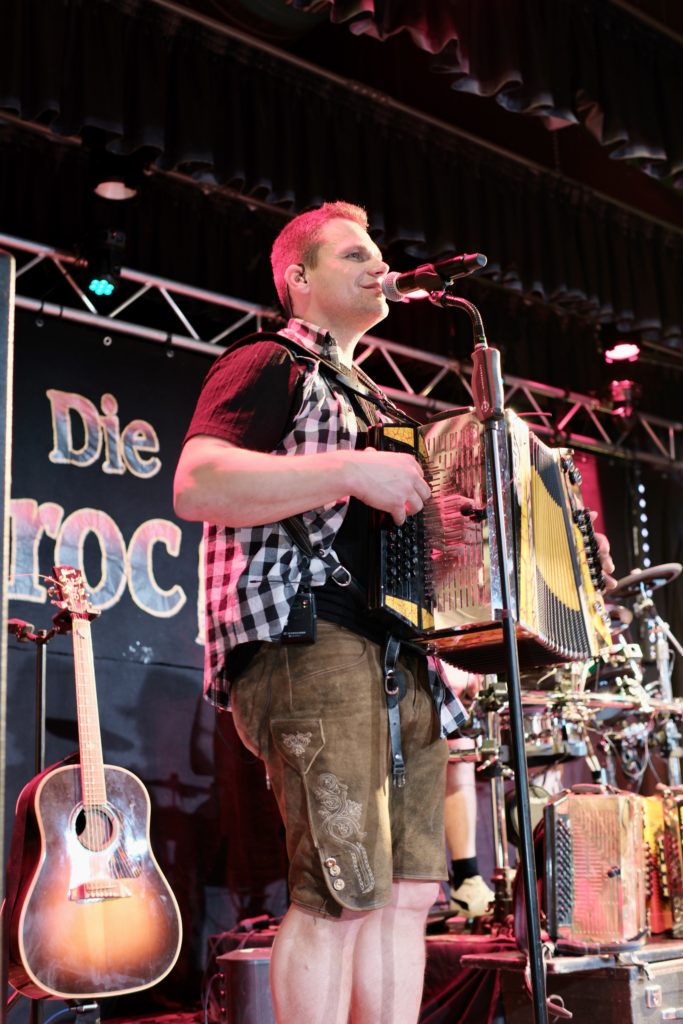 Feuer & Flamme – Eindrücke vom Ball der Freiwilligen Feuerwehr Zettling im Festsaal mit Musik, Tanz und ausgelassener Stimmung