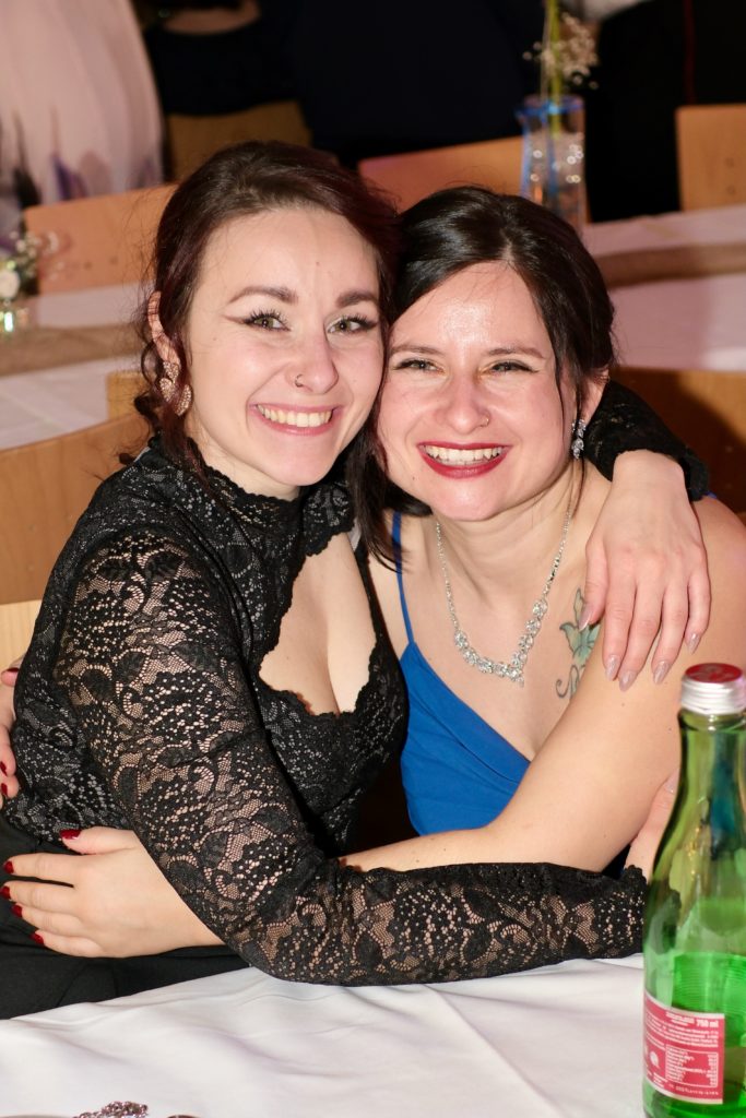 Feuer & Flamme – Eindrücke vom Ball der Freiwilligen Feuerwehr Zettling im Festsaal mit Musik, Tanz und ausgelassener Stimmung