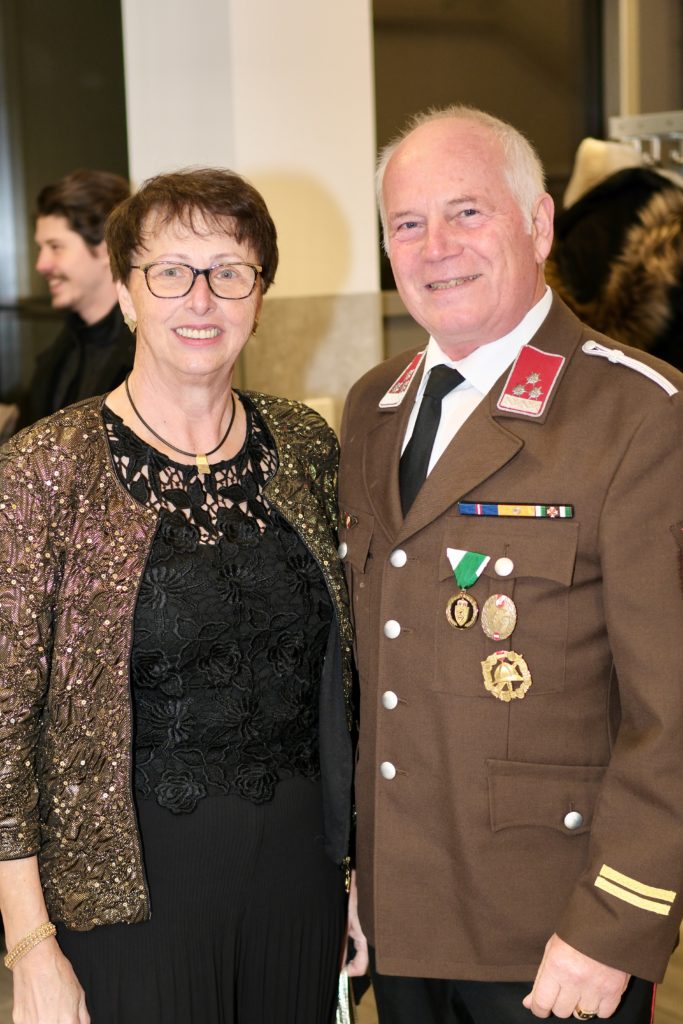 Feuer & Flamme – Eindrücke vom Ball der Freiwilligen Feuerwehr Zettling im Festsaal mit Musik, Tanz und ausgelassener Stimmung