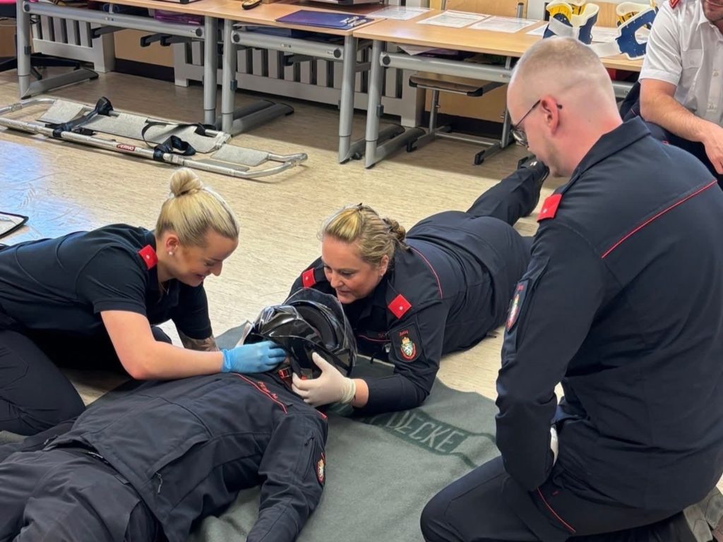 Feuerwehr Zettling bei der Sanitätsleistungsprüfung in Bronze und Silber