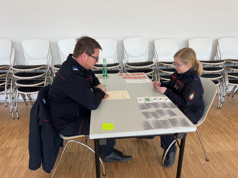 Feuerwehrjugend Zettling beim erfolgreichen Wissenstest