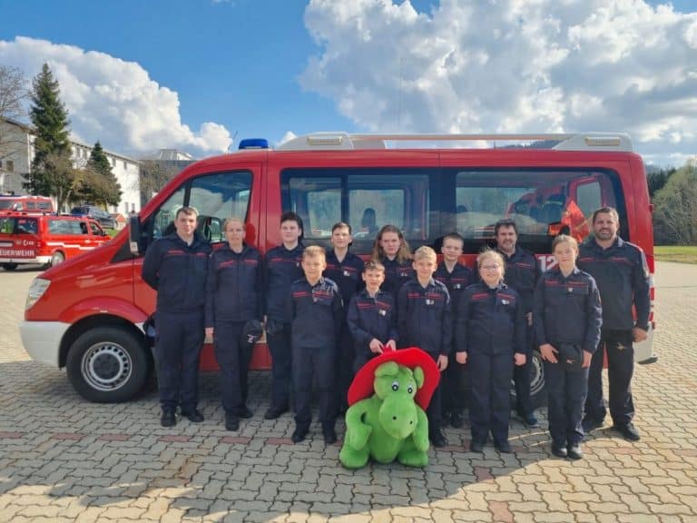 Feuerwehrjugend Zettling beim erfolgreichen Wissenstest