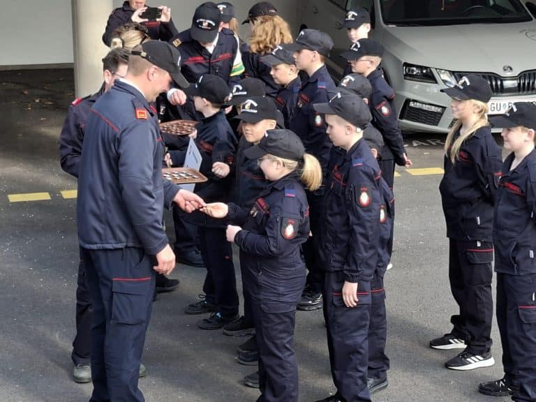 Feuerwehrjugend Zettling beim erfolgreichen Wissenstest